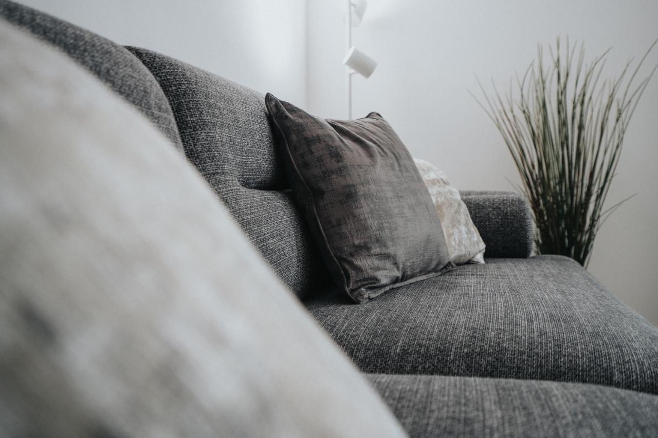 Lovely Modern 2 Bed City Centre Apartment With Free Parking - Double Or Twin Beds Available Вулвергемптон Екстериор снимка