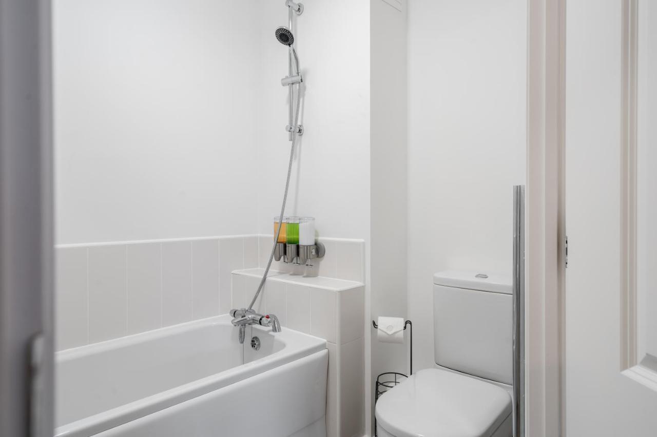 Lovely Modern 2 Bed City Centre Apartment With Free Parking - Double Or Twin Beds Available Вулвергемптон Екстериор снимка