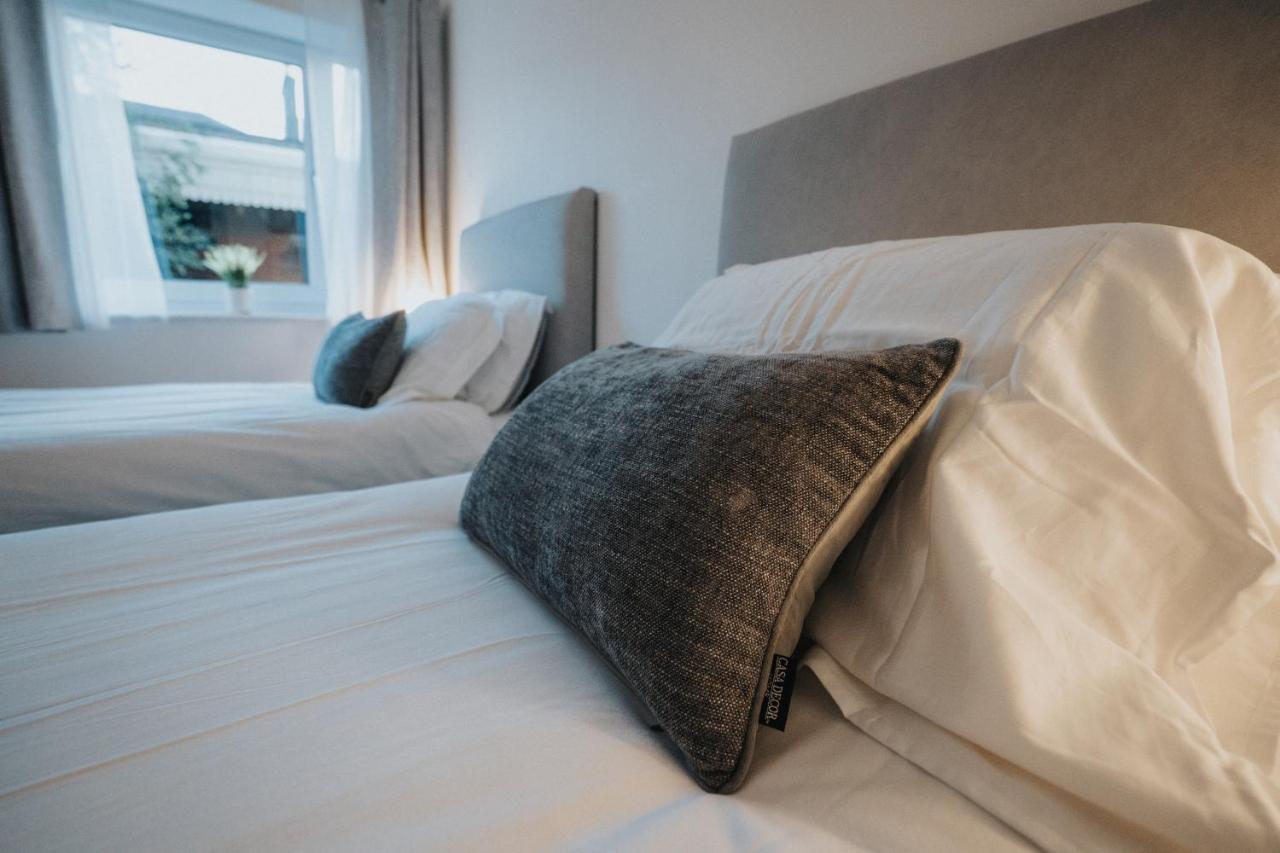 Lovely Modern 2 Bed City Centre Apartment With Free Parking - Double Or Twin Beds Available Вулвергемптон Екстериор снимка