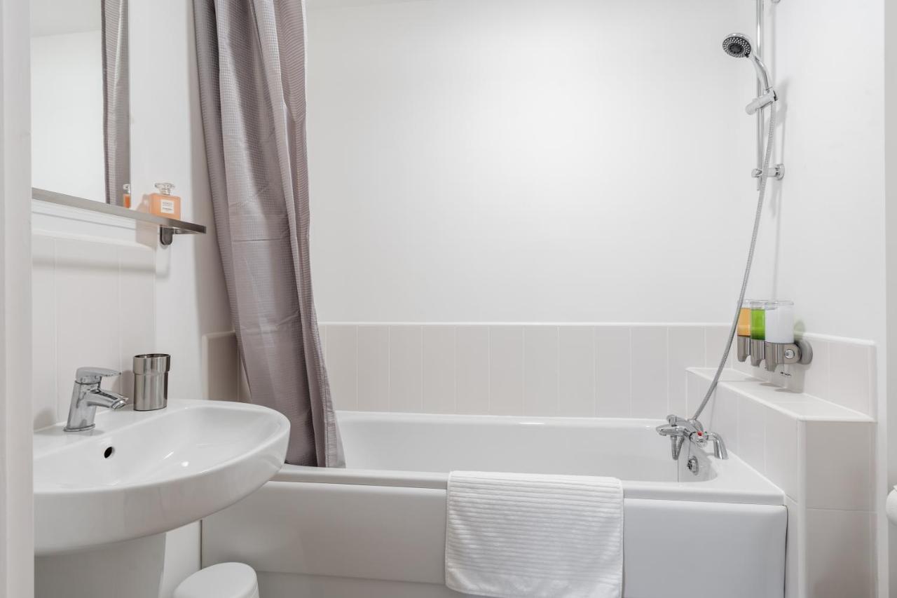 Lovely Modern 2 Bed City Centre Apartment With Free Parking - Double Or Twin Beds Available Вулвергемптон Екстериор снимка