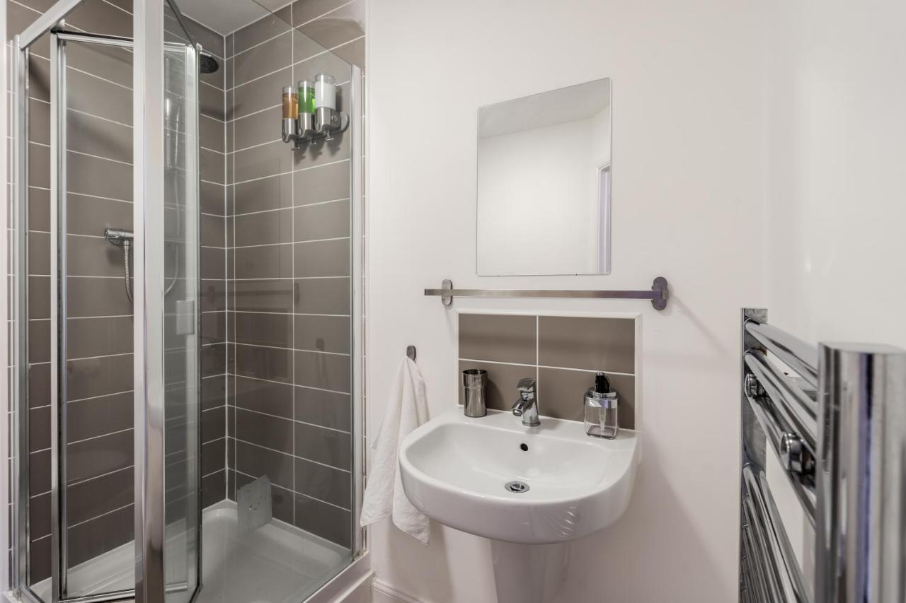 Lovely Modern 2 Bed City Centre Apartment With Free Parking - Double Or Twin Beds Available Вулвергемптон Екстериор снимка